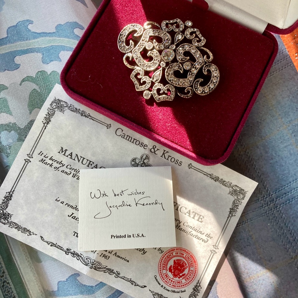 Vintage Jacqueline Bouvier Kennedy Rhinestone Filagree Brooch COA New - Picture 2 of 7